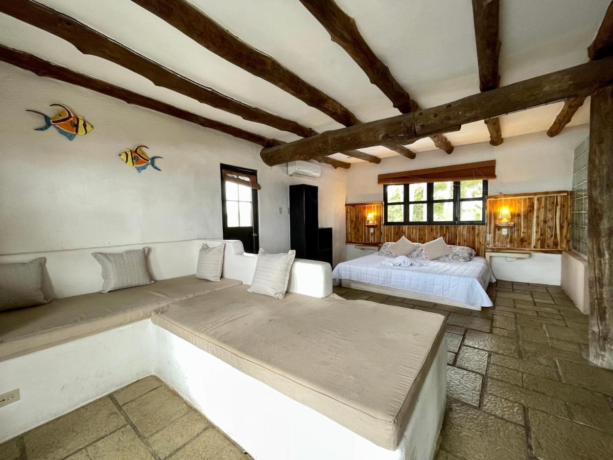 Johnnys Place Hotel Монтеррико Экстерьер фото