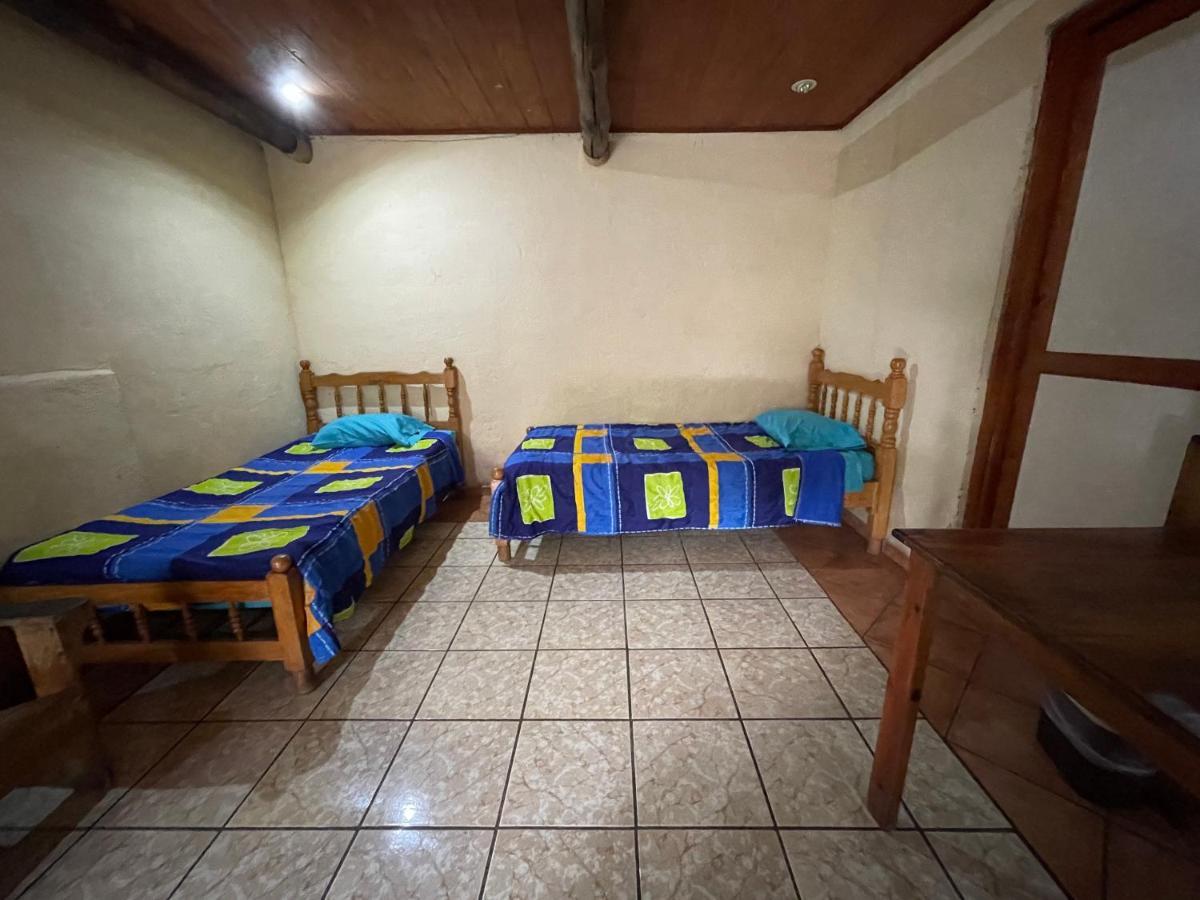 Johnnys Place Hotel Монтеррико Экстерьер фото