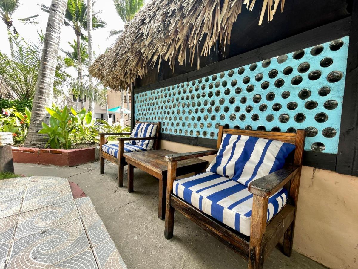 Johnnys Place Hotel Монтеррико Экстерьер фото