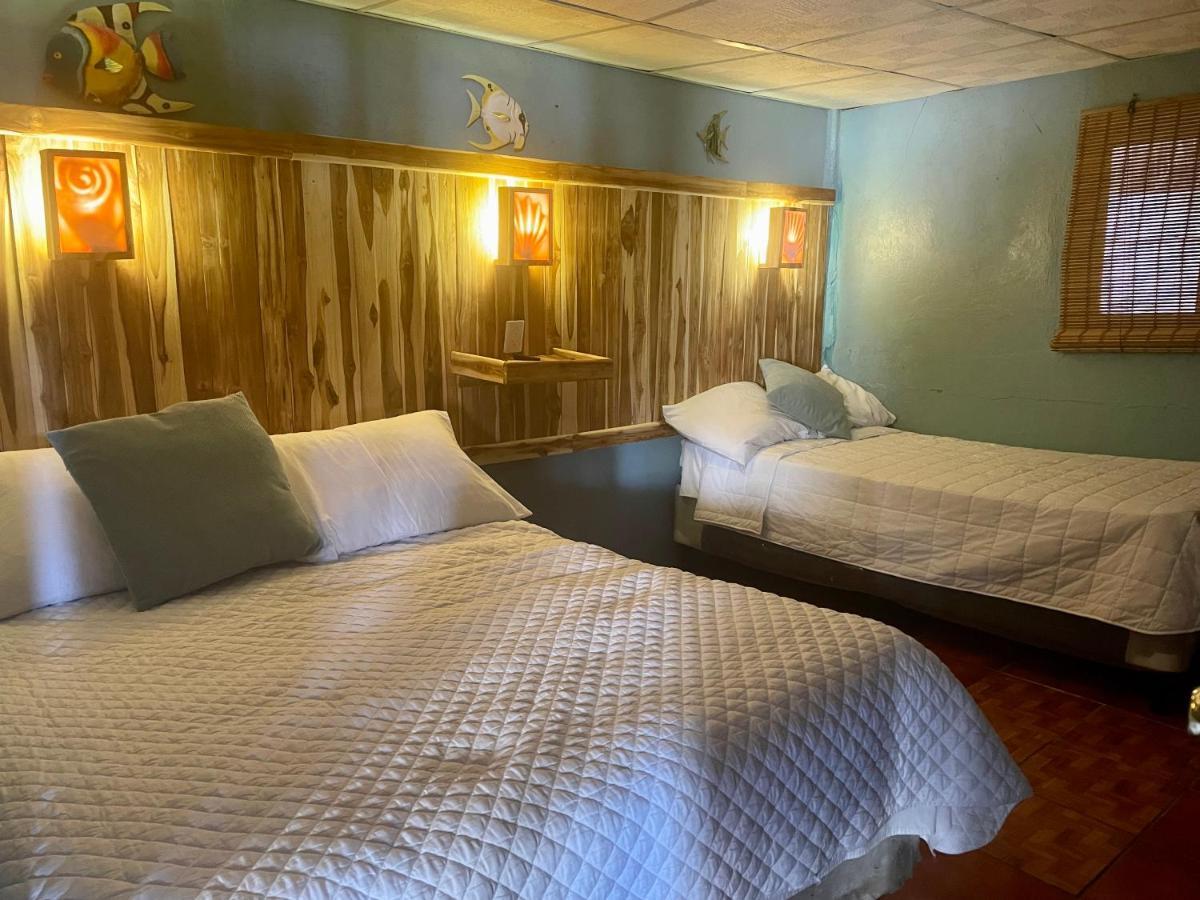 Johnnys Place Hotel Монтеррико Экстерьер фото