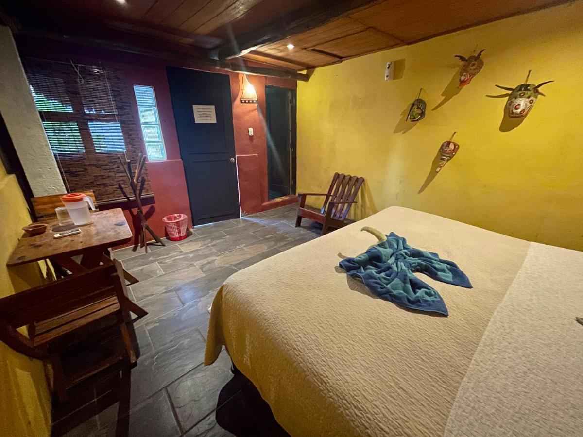 Johnnys Place Hotel Монтеррико Экстерьер фото