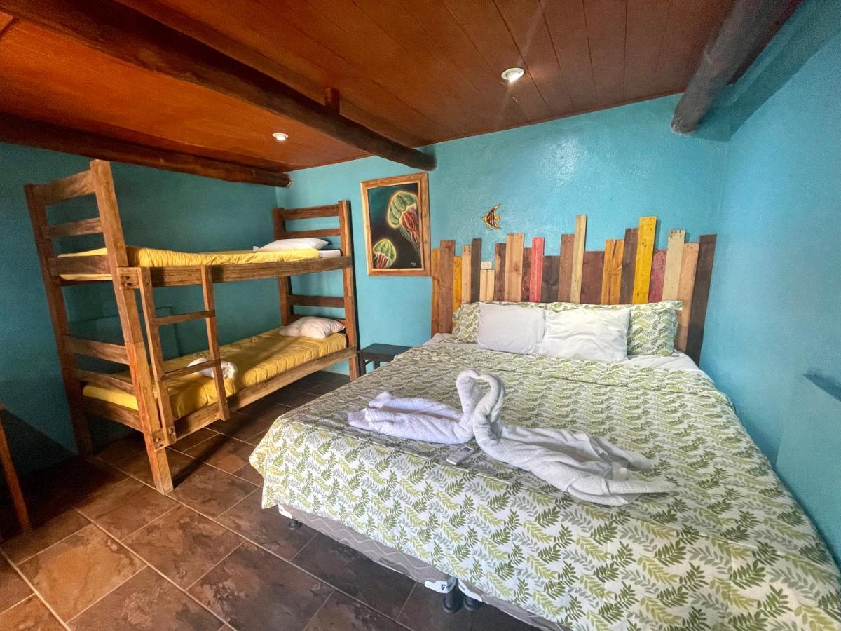 Johnnys Place Hotel Монтеррико Экстерьер фото