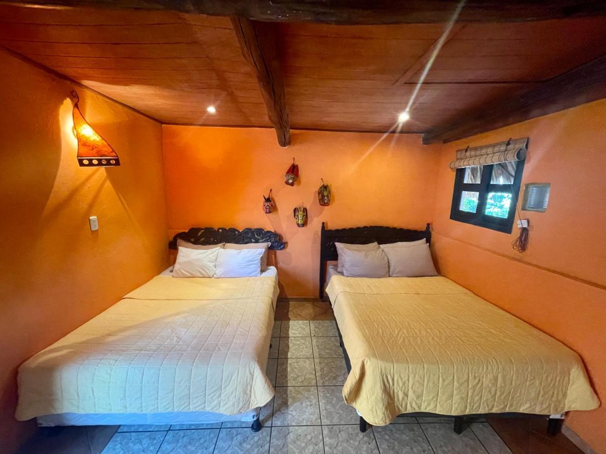Johnnys Place Hotel Монтеррико Экстерьер фото