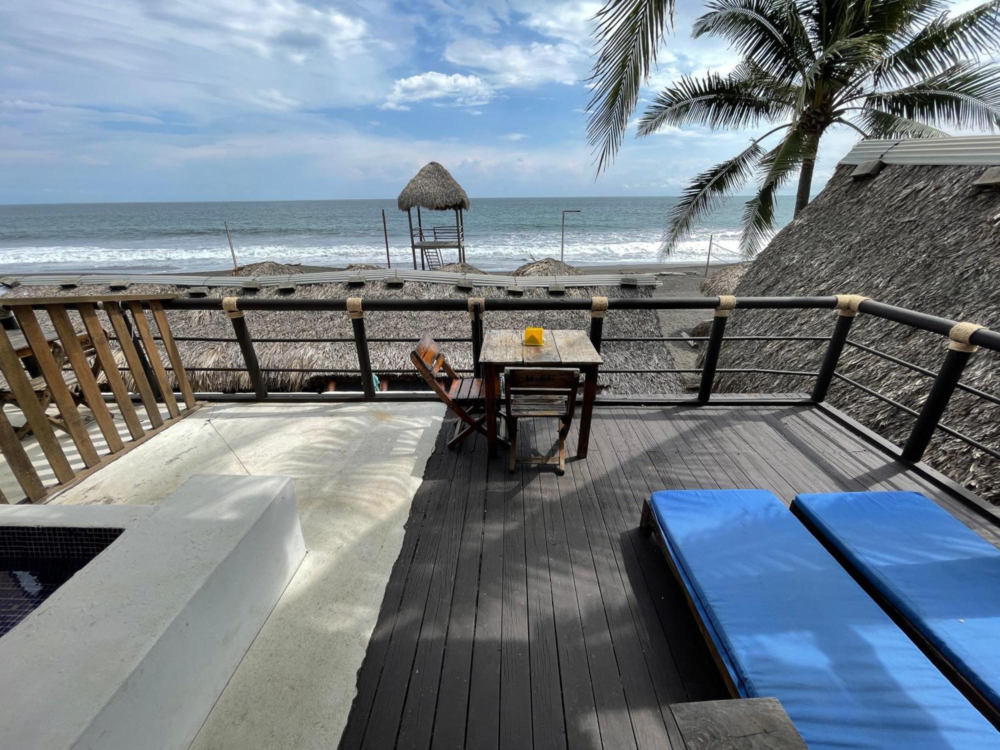 Johnnys Place Hotel Монтеррико Экстерьер фото